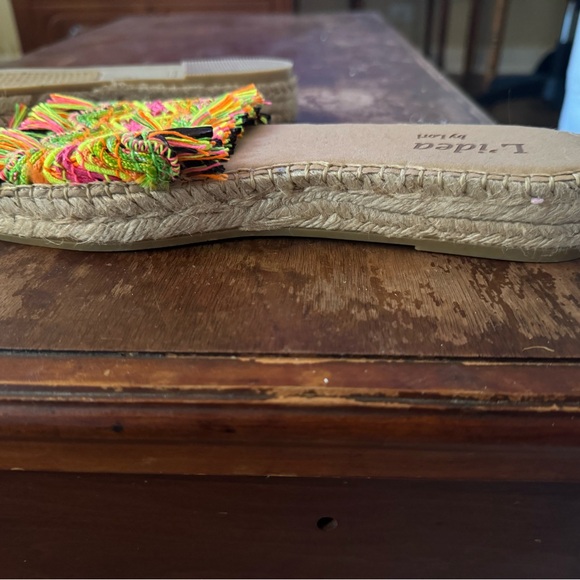 Size 39 L’idea by Lori colorful woven and rope slides with fringe - Picture 9 of 10